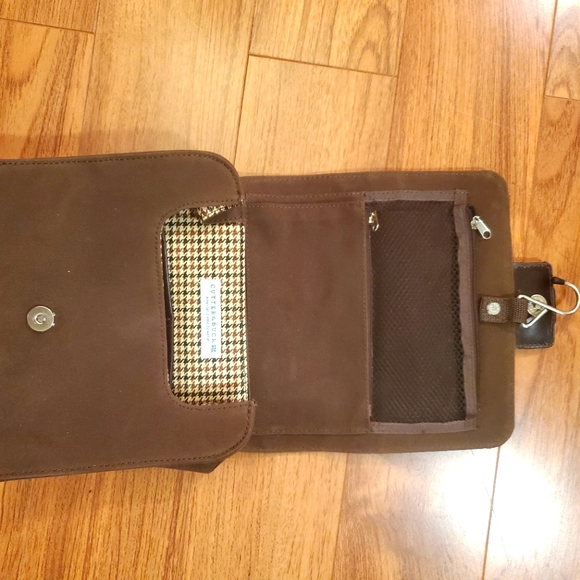 Cutter & Buck Toiletry Bag - Picture 2 of 7